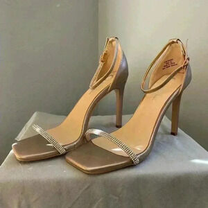 Journee Collection Zoya Sandal, size 7.5